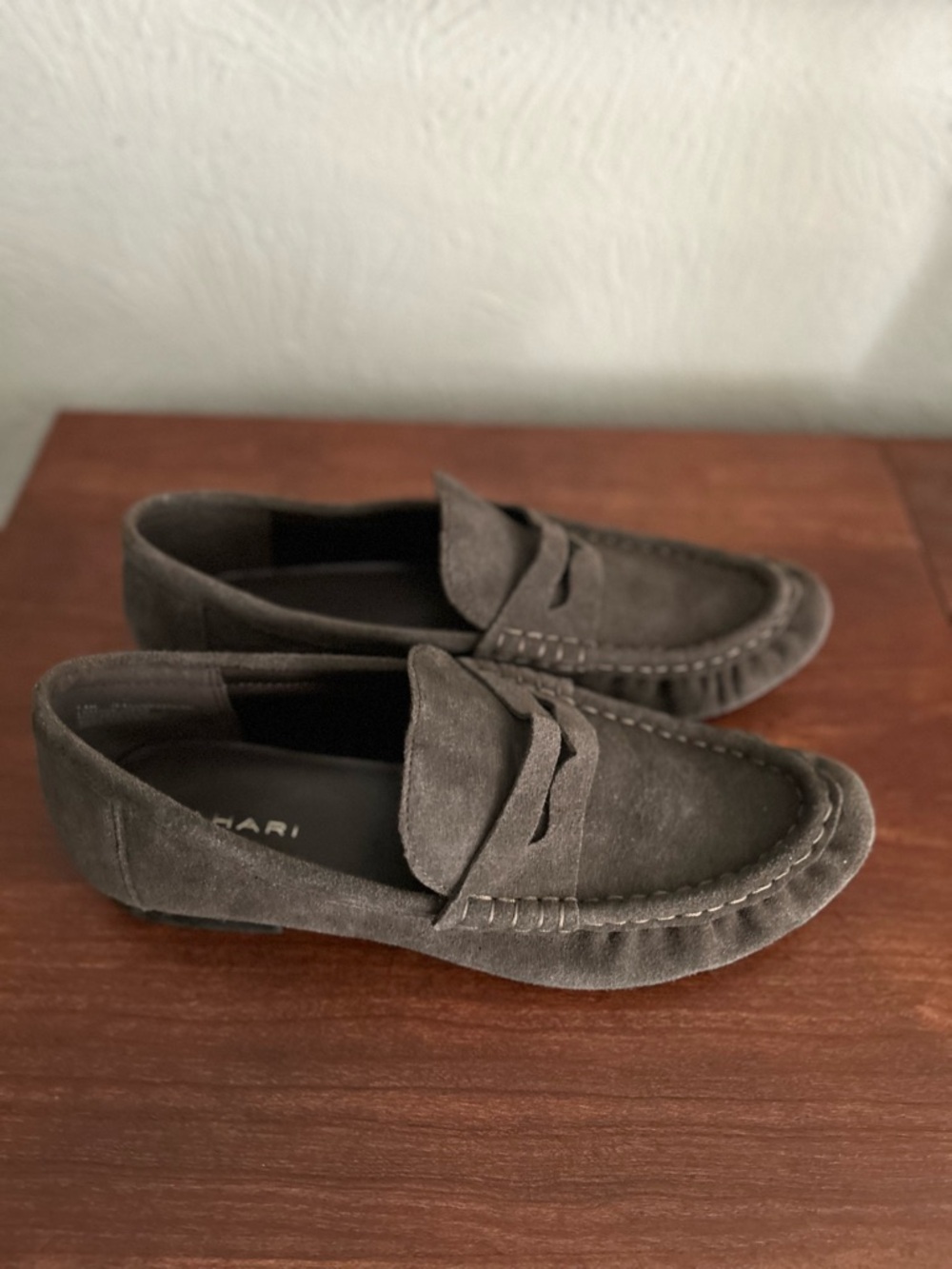 TAHARI Teagan Brown Suede Soft Penny Loafers Gray 7.5